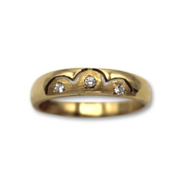 Sortija de oro flor calada con tres circonitas