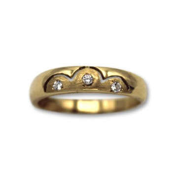 Sortija de oro flor calada con tres circonitas