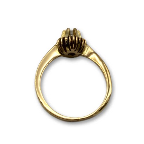 Solitario de oro clasico con garras