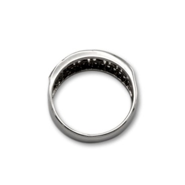 Sortija de oro blanco con grecas caladas