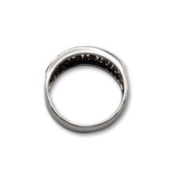 Sortija de oro blanco con grecas caladas