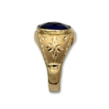 Sello de oro ovalado con tallas y zafiro