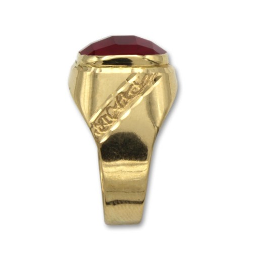 sello de oro cuadrado con talla y rubí