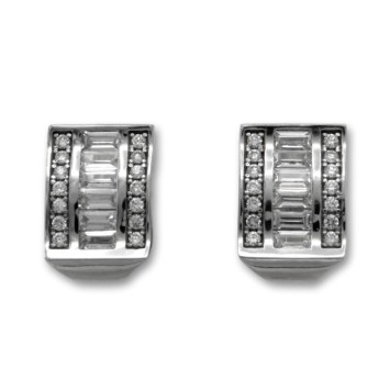 Pendiente de oro blanco con circonitas en baguet y pavé