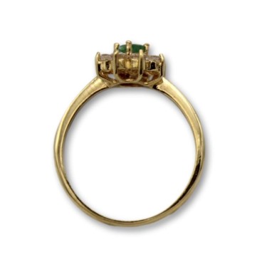 Sortija de oro con flor de circonitas y esmeralda