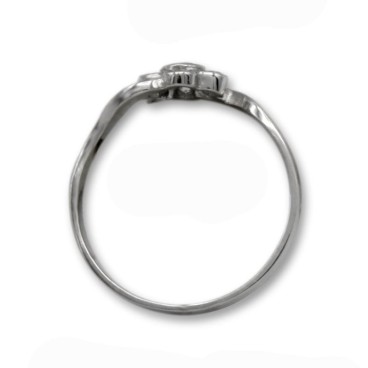 Sortija de oro blanco de flor y circonitas