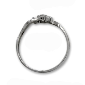 Sortija de oro blanco de flor y circonitas