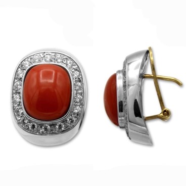 Pendiente de oro blanco con coral fino y circonitas