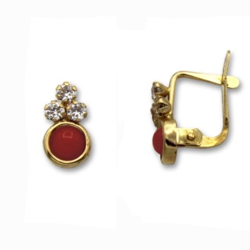 Pendiente de oro con tres circonitas arriba y un coral abajo de 1ª postura