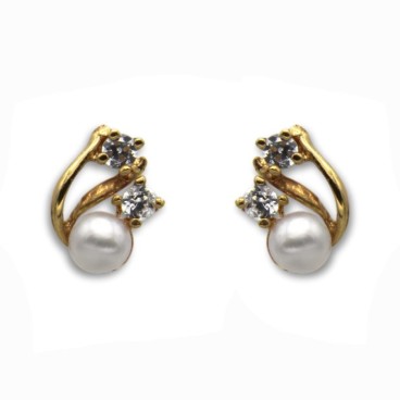 Pendiente de oro con dos circonitas y una perla abajo de 1ª postura