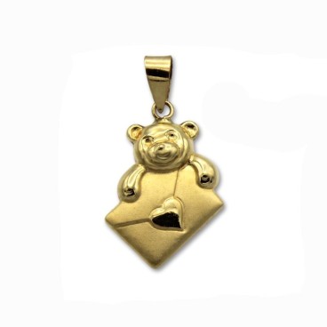 Colgante de oro de un oso sujetando una carta con corazón