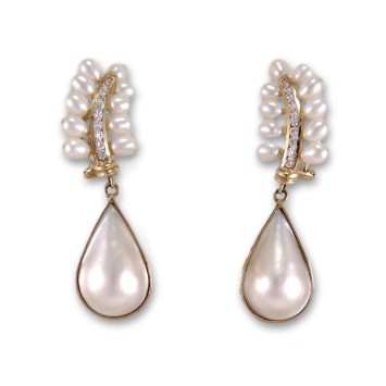 Juego de pendientes y sortija de oro con circonitas y perlas