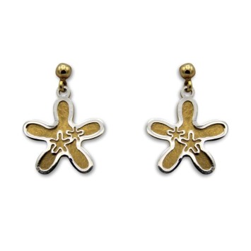 Pendiente oro margarita colgando