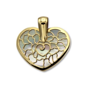 Colgante de oro de un corazón con nácar