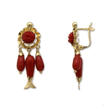 Pendiente de oro con roseton de coral sintetico