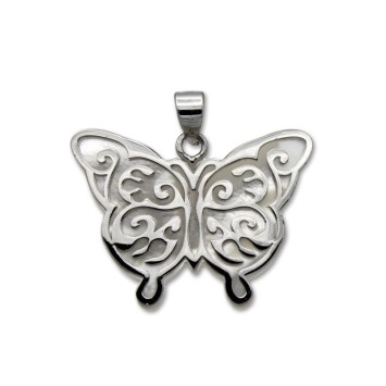 Colgante de plata de una mariposa con nácar