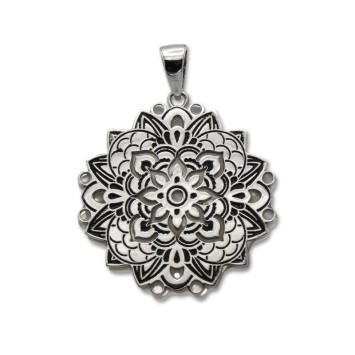 Colgante de plata de un mandala con nácar