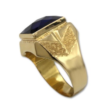 Sello de oro rectangular con tallas laterales y zafiro