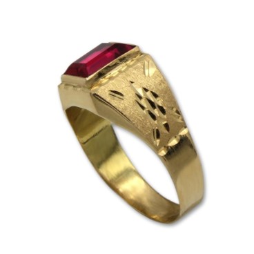 Sello de oro rectangular con tallas y rubí