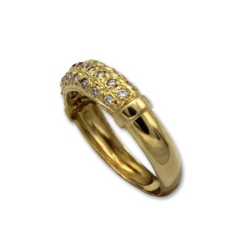 Sortija de oro con cuajo de diamantes