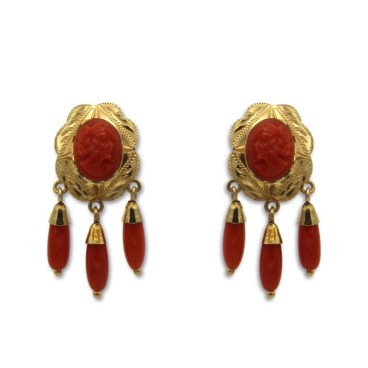 Pendiente oro largo coral