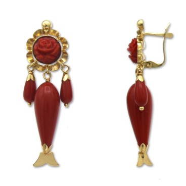 Pendiente de oro con roseton de coral sintetico grande
