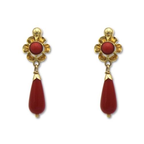 Pendiente de oro arquillo en color coral con lágrima