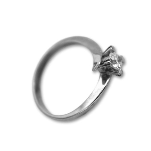 Solitario de oro blanco con circonita