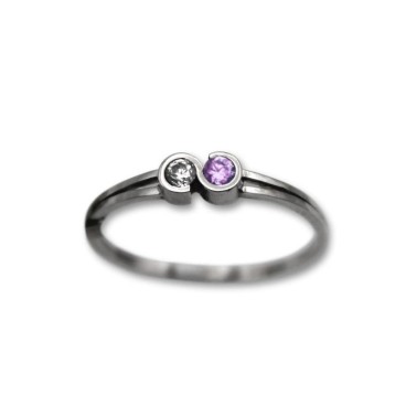 Sortija en oro blanco de 18K tu y yo con circonita amatista y blanca