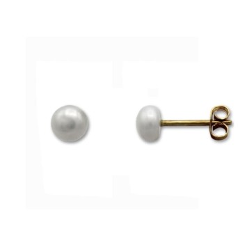 Pendiente en oro de 18k, de diseño clásico tiene una perla de 5.5mm 