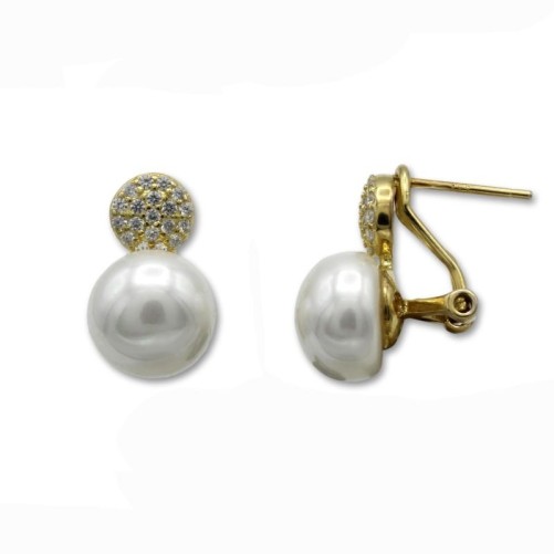 Pendiente de plata chapado en oro con perla baja con circonitas y cierre omega