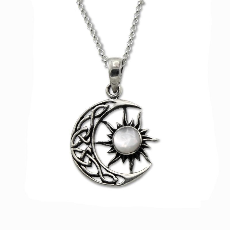 Colgante de plata con cadena de luna y sol con nacar