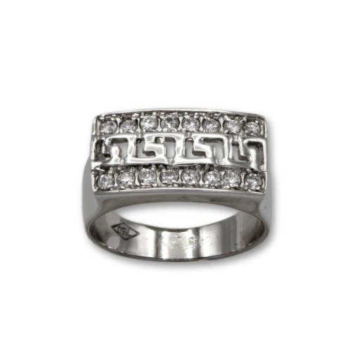 Sortija en oro de 18K tiene forma rectangular, con una greca calada.