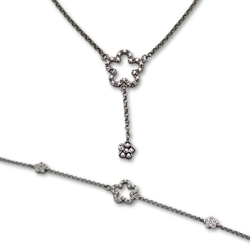 Conjunto de oro blanco con flores