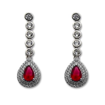 Pendiente de plata de ley largo con piedra roja y forma de lagrima