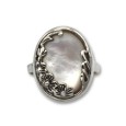 Anillo de plata con nácar oval