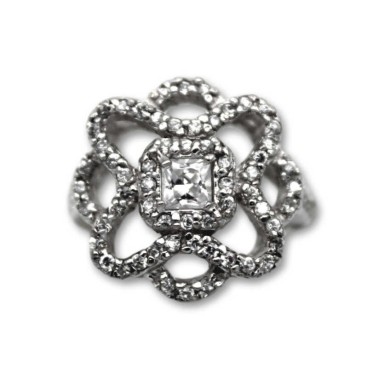 Anillo de plata con circonitas y calados